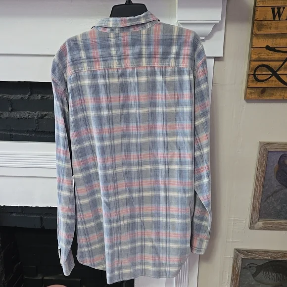 Tommy Bahama Men's Blue and Pink Plaid Shirt - Picture 11 of 11